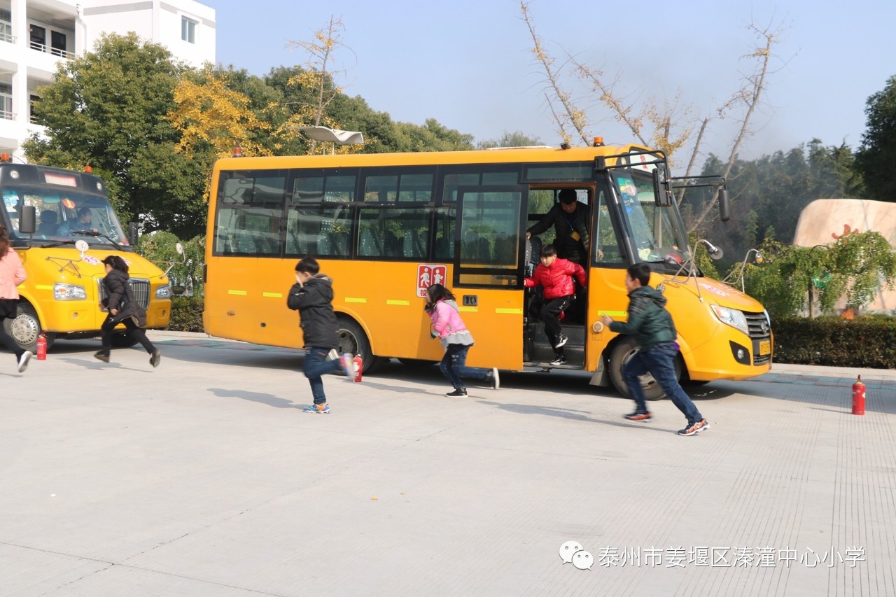 【校园动态】溱潼实验小学举行校车应急疏散演练活动