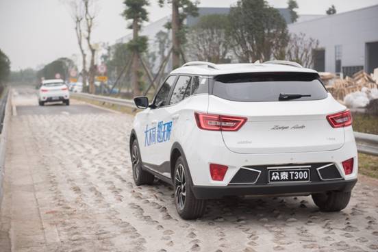 正文  在参观工厂环节结束后,媒体一行来到2017"众泰t300"中国汽车