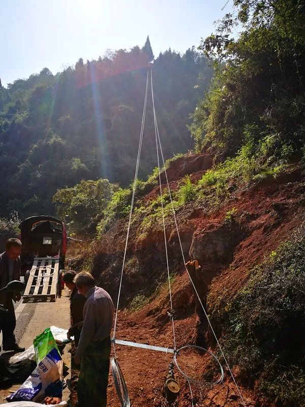 聚焦古老与现代交融麻阳苗乡山岭索道下的运输