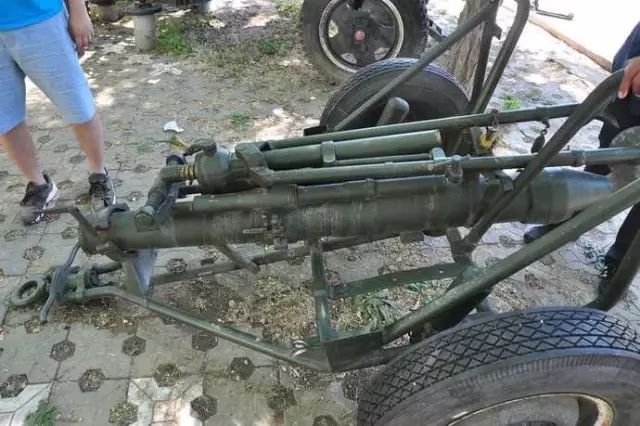 120毫米迫击炮,其原型是苏联的pm38,当然这门苏联炮本身又是以法国炮