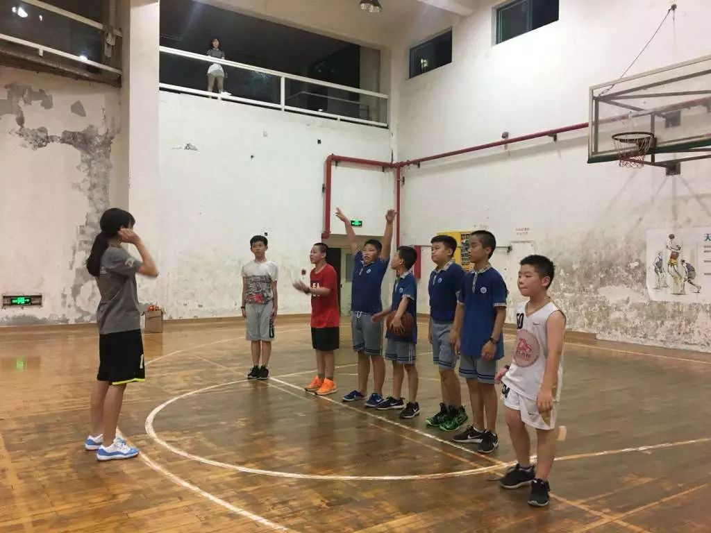 ballgirl苏嚯嚯对篮球的热爱要寄托在球场上