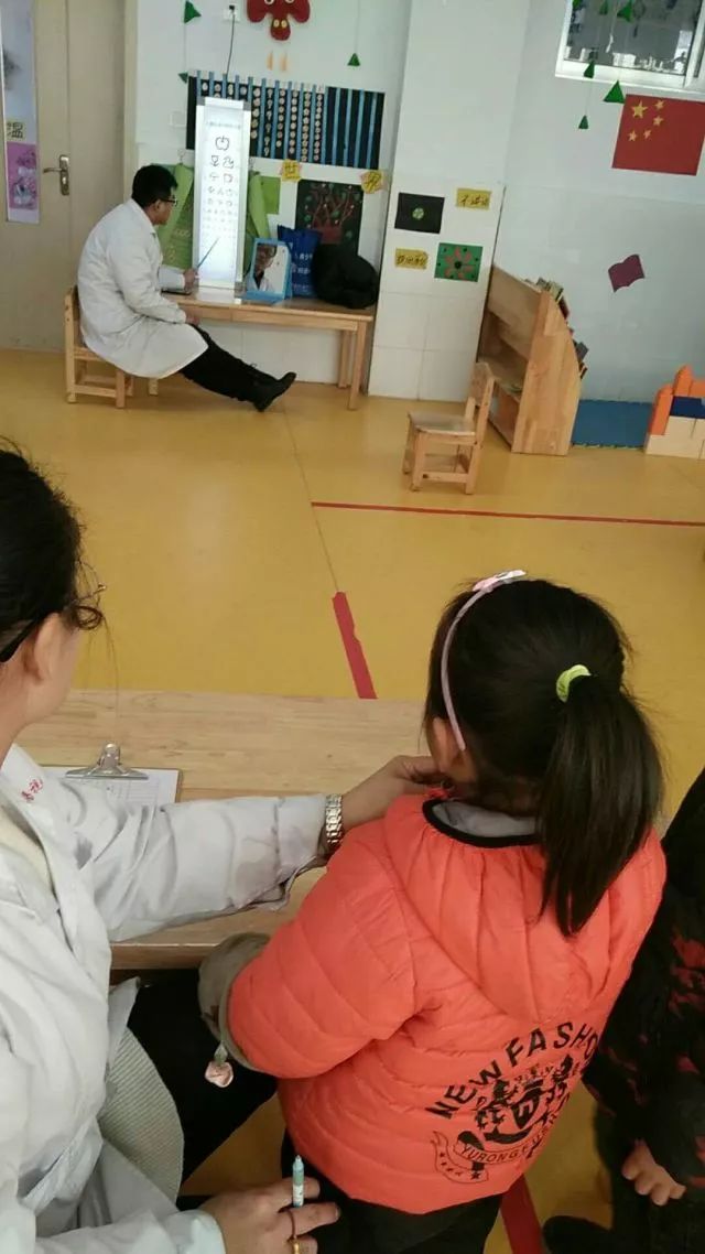 刘店子中心小学附属幼儿园开展幼儿视力检查活动