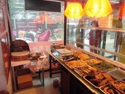 这些餐饮店不在整治范围 这样看来,大家喜爱的熟食店和面点店算是"