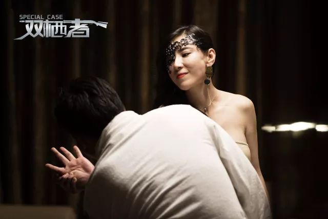 邹雨桐演绎"双栖"江孟影,领略女神的性感与狠辣!