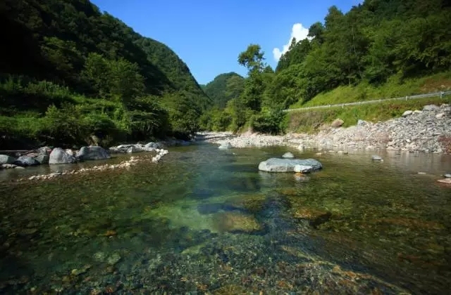 南江县城人口_巴中南江洪水退后数百辆汽车成 废铁(3)