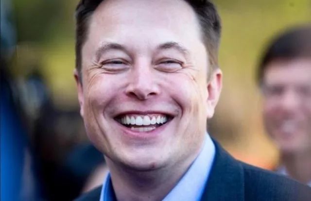 图为笑得一脸灿烂的elon musk