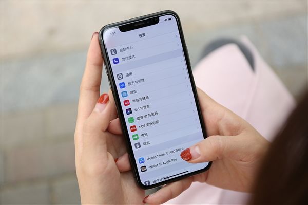 苹果6.1英寸lcd屏幕的iphonex曝光:主打性价比