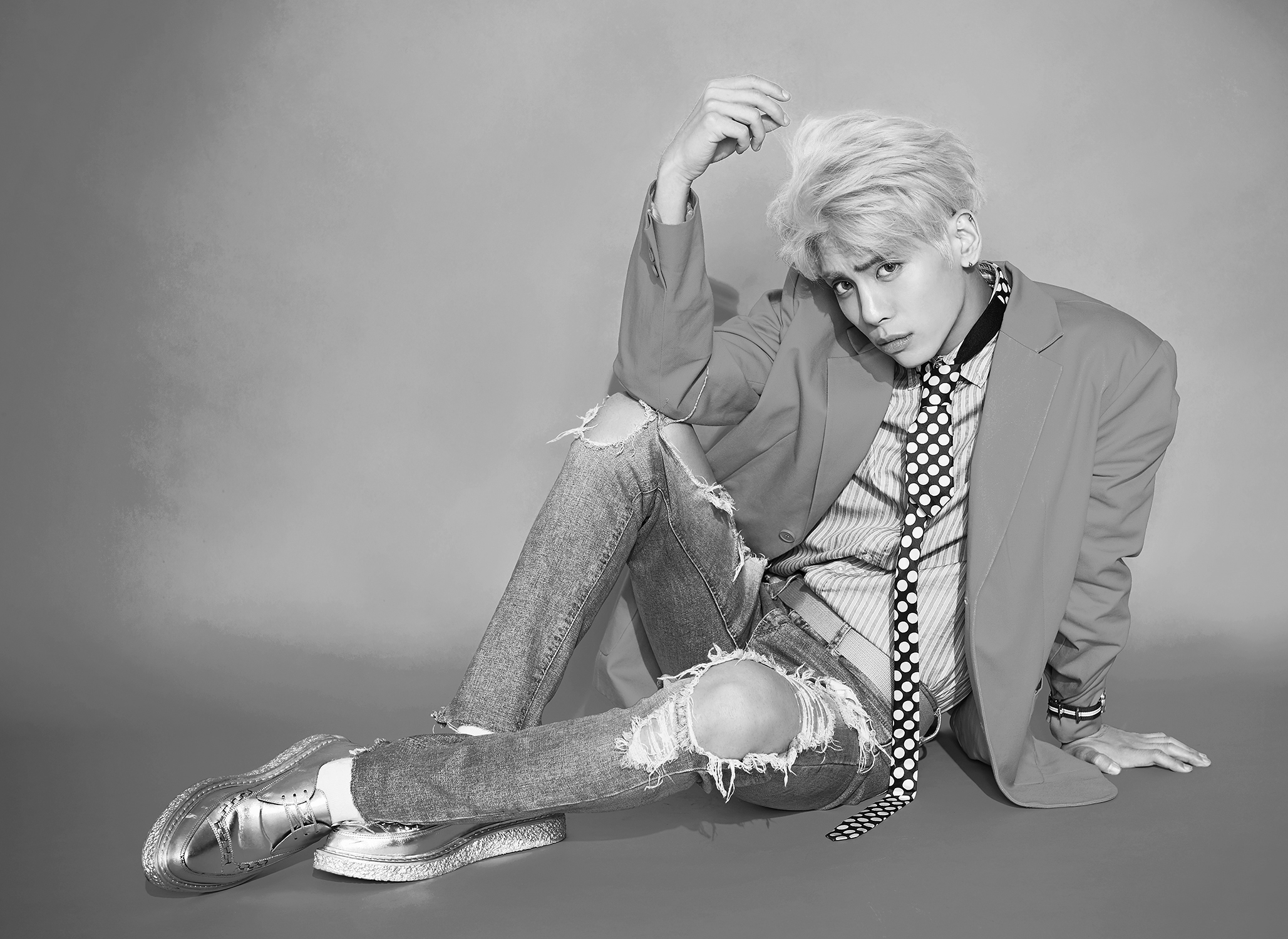2016年5月24日发行第一张正规solo专辑《喜欢》,在此之前,钟铉通多样