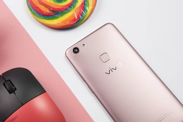 vivo y75全面屏手机亮点颇多,这些方面红米5 plus明显