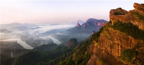 山水朝夕间 沉淀了数百万年的赤壁丹崖诗意缱绻