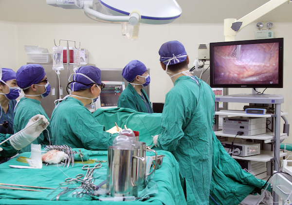 心脏上长肿瘤怎么办?3d胸腔镜手术成功钻孔摘瘤
