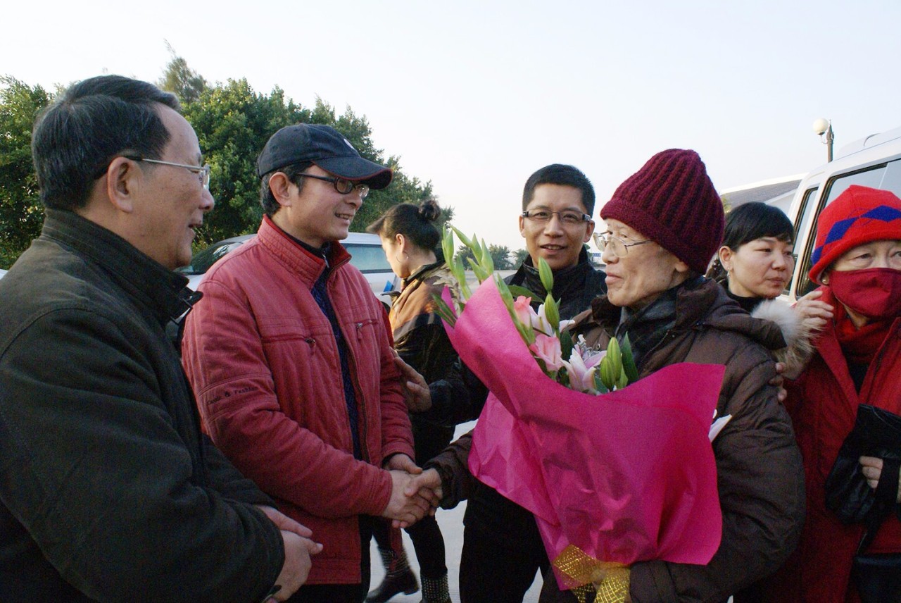 半屏山两岸经贸旅游发展协会荣誉会长许灿欣,将他亲手题写的"洞天福地