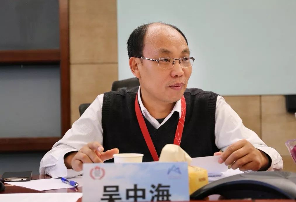 北京大学吴中海教授在会上发言