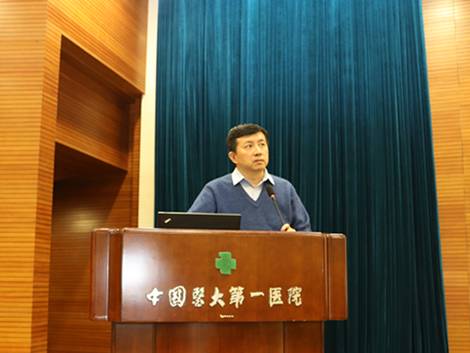 教授,辽宁省医师协会儿科医师分会会长刘春峰教授在大会开幕式上致辞