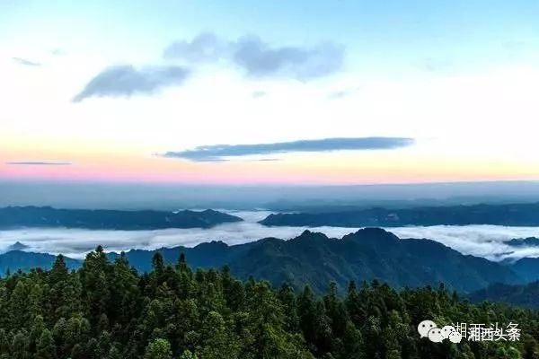 旅游 正文  高望界位于古丈县城的东北部,北临酉水河,最低海拔170米