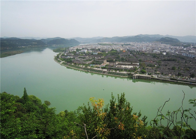 阆中 山环水抱好风水