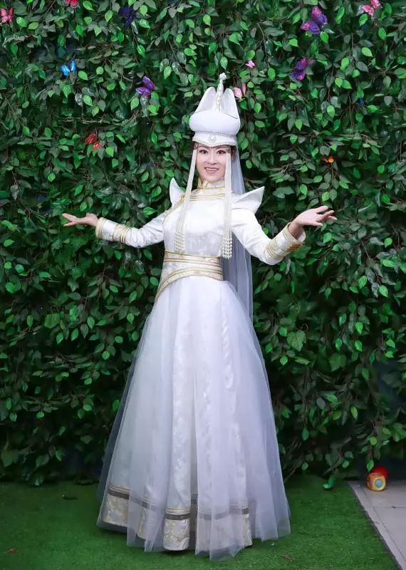 内地新生代青年女歌手萨仁,正式加盟第三届中华民族歌舞大赛!