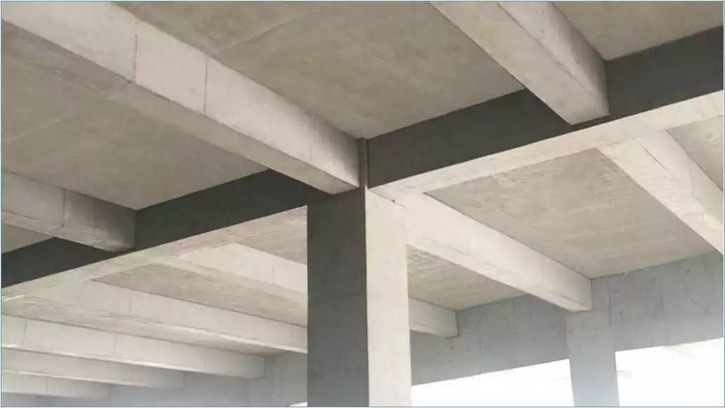 混凝土结构截面尺寸准确,内坚外美;梁,柱,板相交线清晰