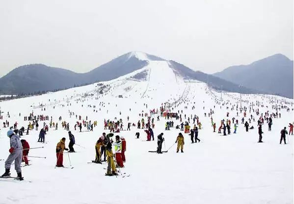 滕州莲青山滑雪场