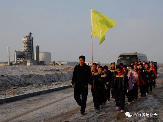 新疆生产建设兵团第四师36团米兰中学300多名中小学师生及部分团场