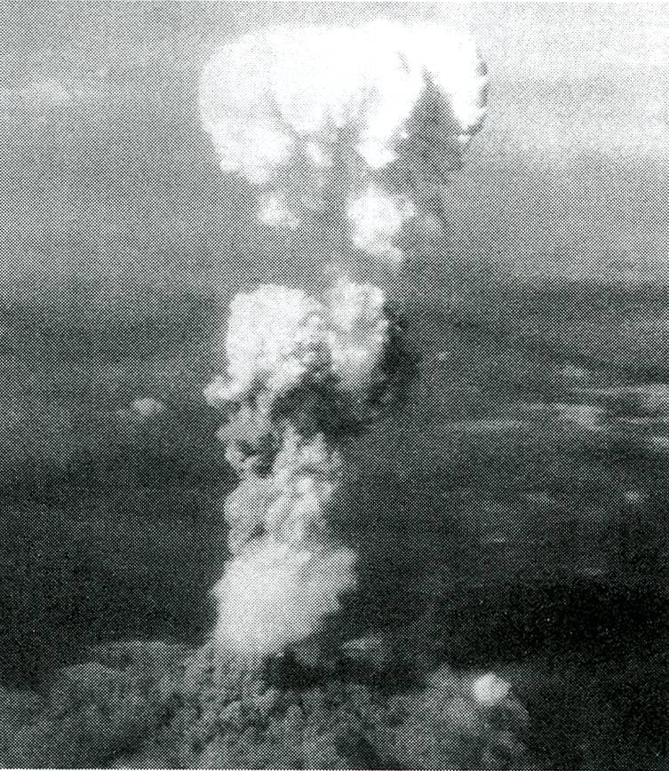 最早用于实战的核武器,是1945年8月6日从日本广岛上空投下的原子弹