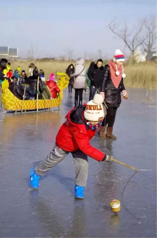 这个冬天来唐山国际旅游岛 抽陀螺 赛冰上龙舟 泡海滨雪地温泉