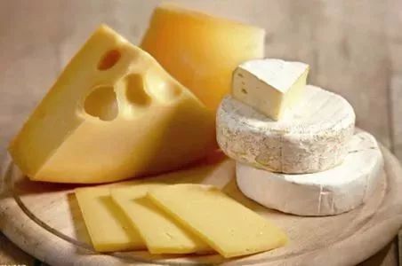 奶制品是食物补钙的最佳选择,奶酪正是含钙较多的奶制品,而且 这些钙