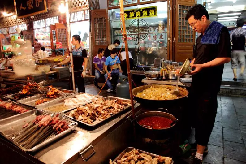 西安这11条夜市的扛把子美食,排队到凌晨也要去吃一回