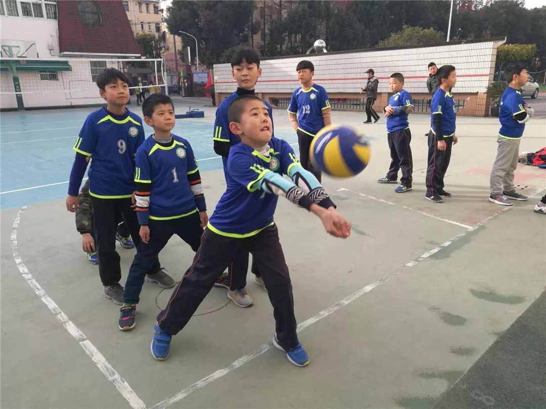 2017年12月9,10两日,"2017闵行区校园排球联盟比赛"在吴泾中学隆重
