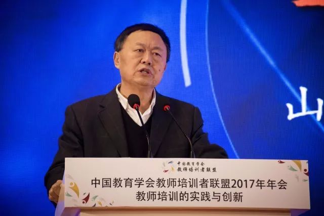 分别是:中国教育学会副会长,华东师范大学教育学部主任袁振国教授的"