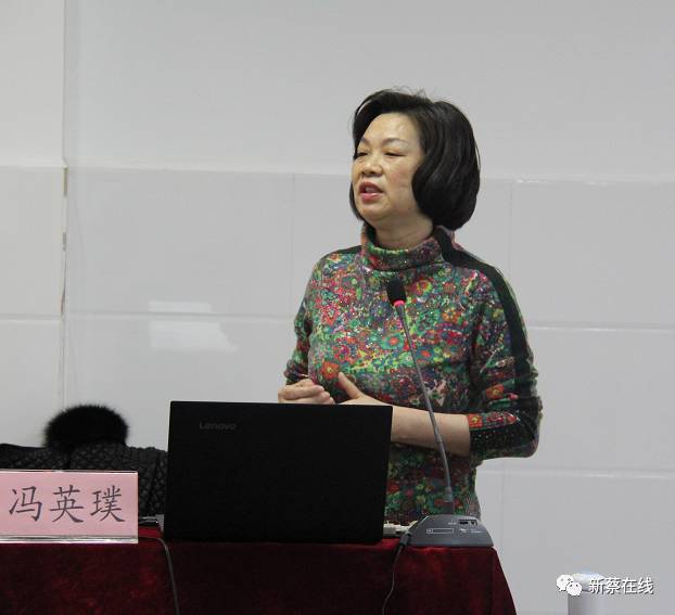河南省人民医院脑血管医院总护士长冯英璞在授课