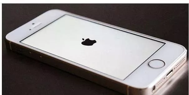 iphone手机死机变白苹果怎么办