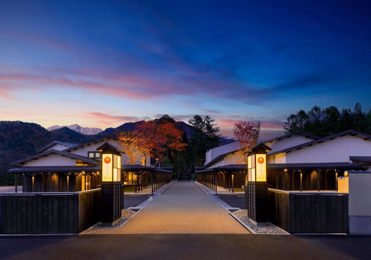 泡在汤泉中看雪山，日本最有人气的精品温泉酒店今天全新开业！