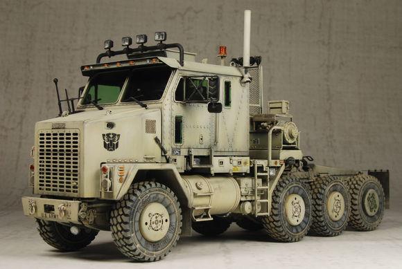模型制作者:xfxfee熟悉军车的卡友们应该听说过美国奥什科什卡车公司