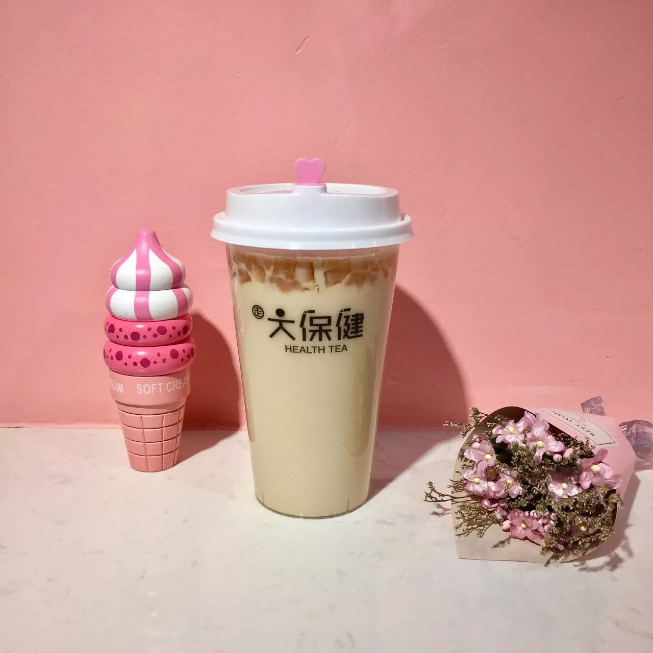 这次上新了三款大保健热饮新奶茶,和闺蜜一人一杯,寒冷的冬日,暖到