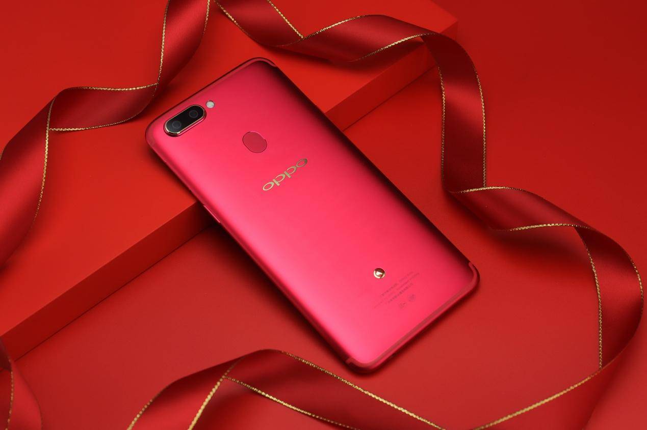 oppo r11s星幕新年版手机在r11s红色版的的基础上,延续了其星屏幕的