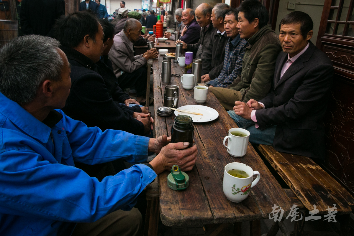 这个游客极少的古镇，一杯早茶为什么会喝几百年
