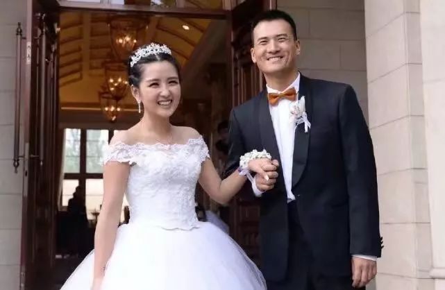 刁磊妻子发文称何洁插足婚姻恶心:你们大人玩的开心就好,别管小孩子