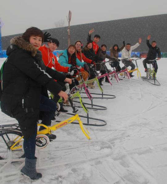 冰车滑冰车是北方冬季休闲娱乐的鼻祖,深受儿童和成年人的喜爱.