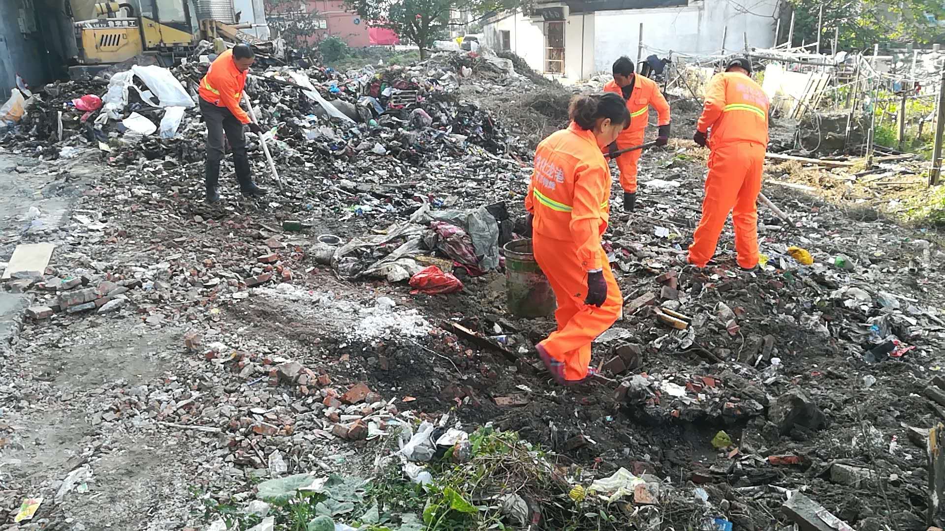 龙港一"垃圾死角"昨日被清理