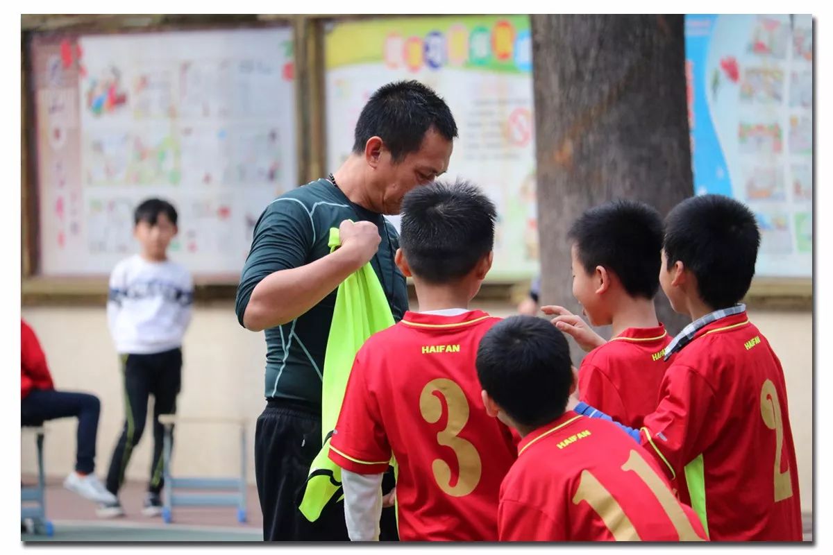 东门实小第二届足球节暨第四届校园足球联赛活动圆满结束