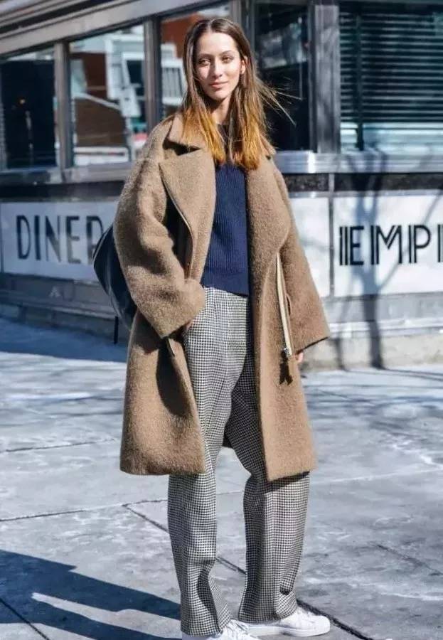大衣+阔腿裤，时髦温暖两不误！