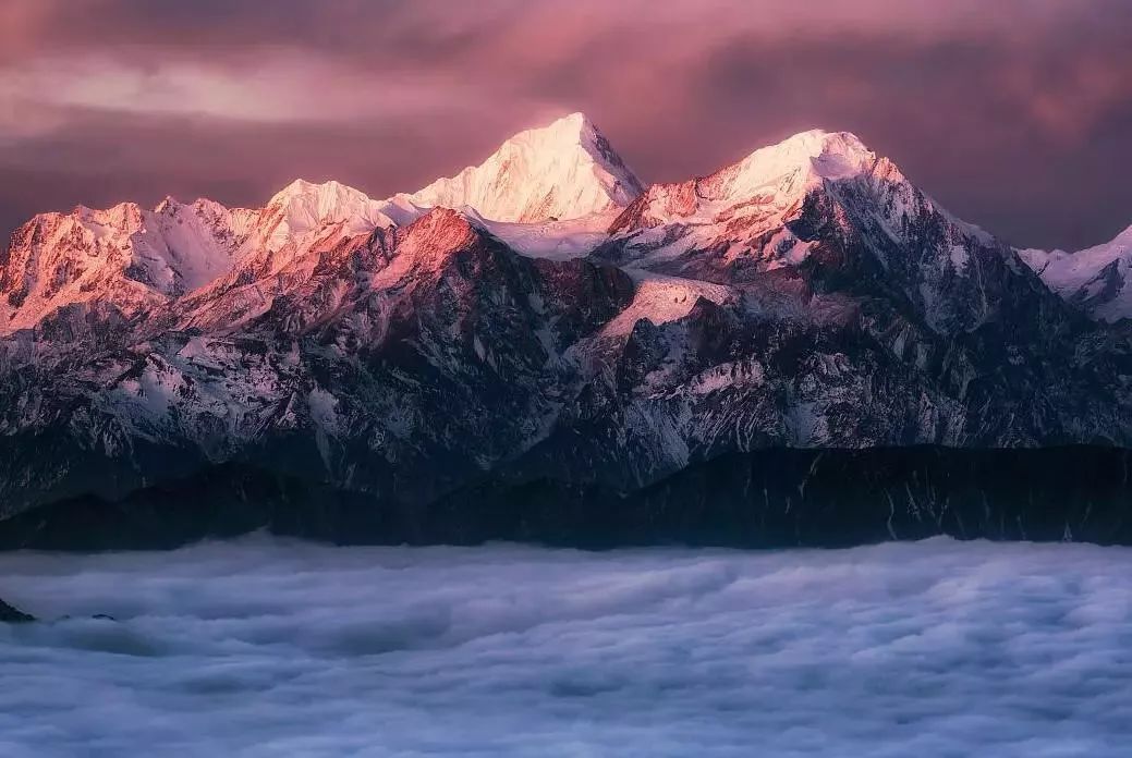 雪山日出