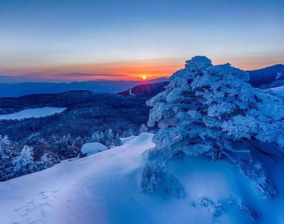 雪山日出