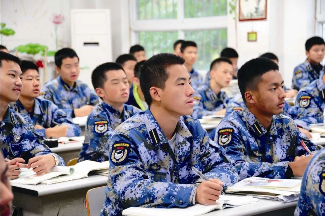 鹿邑高三学子:想报考2018空军,海军航空实验班看这里