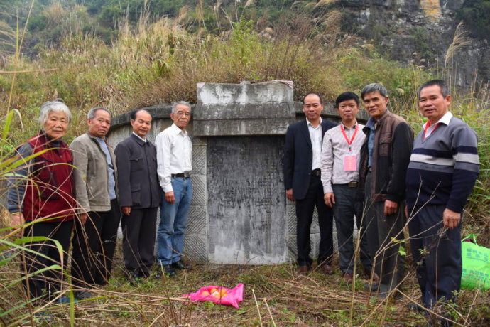 历史 正文▲广西韦氏宗亲祭祖 宋朝时,韦氏已经发展成为地区豪族,虽然