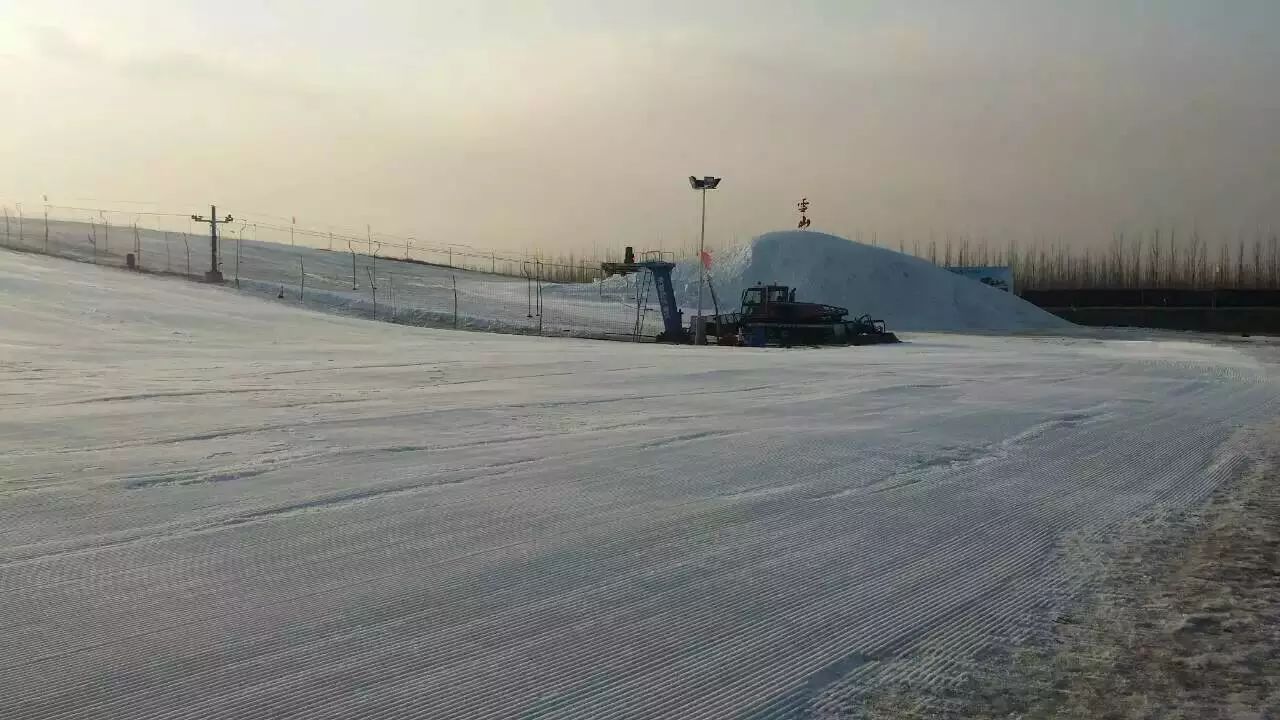 雪场交通 东营 龙居桃花岛滑雪场简介 大型,专业滑雪场--龙居桃花岛