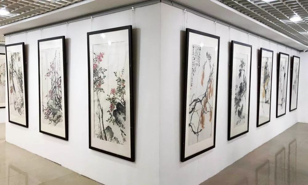 国画大师张立辰名家工作室七人作品展来到我园展出啦!