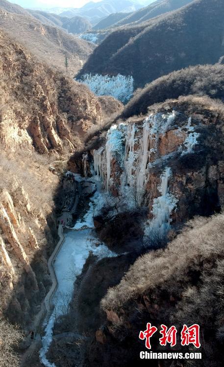 12月24日,航拍北京门头沟区神泉峡风景区的冰瀑景观.