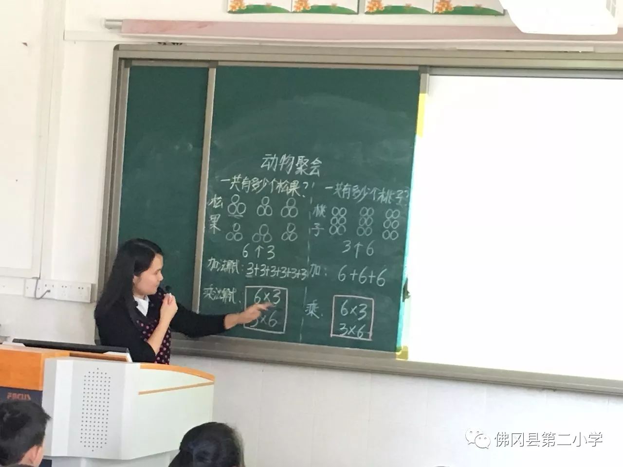 数学科组何洪冰老师在上课